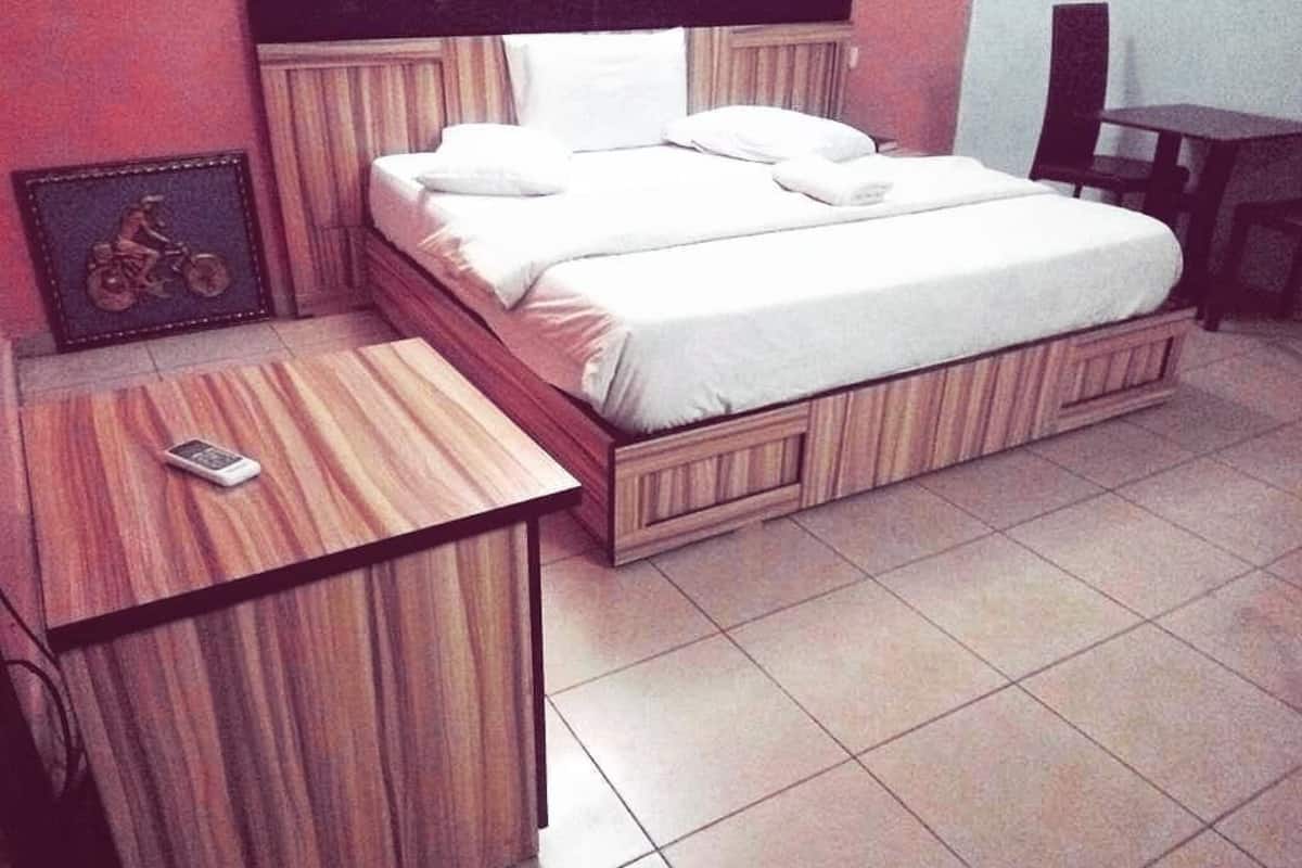 1 bedroom, in-room safe, individually decorated, individually furnished