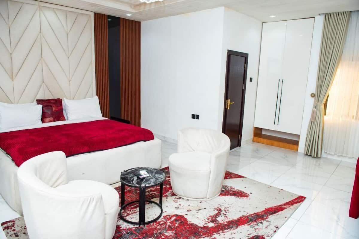 1 habitación y caja de seguridad en la habitación