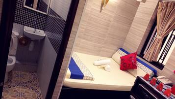 In-room safe, soundproofing, free WiFi
