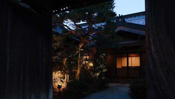 A traditional Japanese building with a wooden exterior and a tiled roof. - Zenkoji Temple Yakuoin (Nagano)