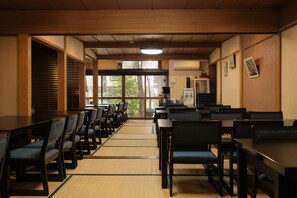 Daily local cuisine breakfast (JPY 1500 per person)