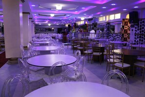 Breakfast, lunch and dinner served - All Seasons Hotel Owerri (Owerri)