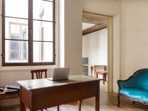 ฝ่ายต้อนรับ