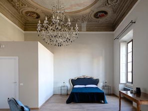 Desk, free cots/infant beds, free WiFi, bed sheets - B&B Stupido Hotel (Florence)
