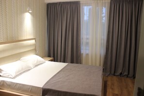 Basic-Doppelzimmer | Schallisolierte Zimmer, Bügeleisen/Bügelbrett, kostenloses WLAN