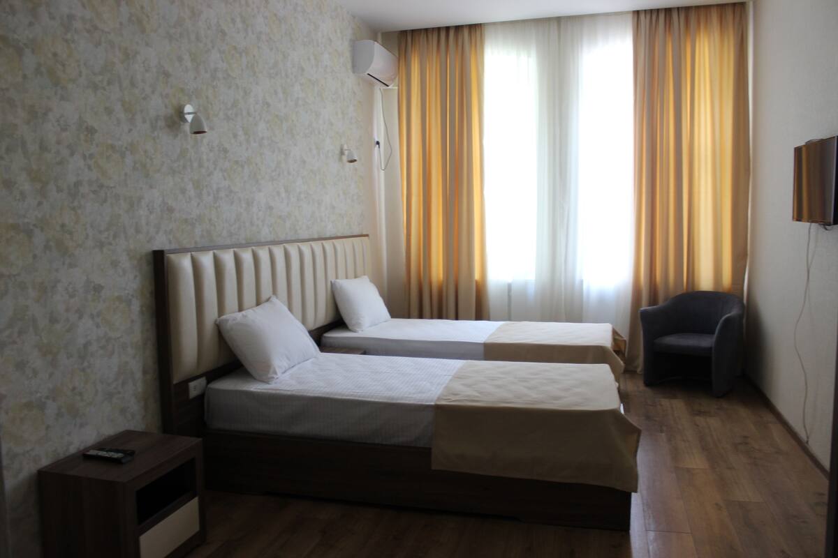 Standard Double Room, Balcony | Soundproofing, iron/ironing board, WiFi (free), bed sheets