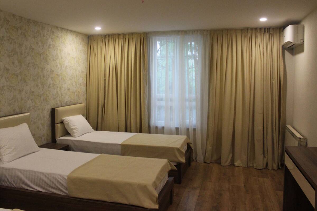 Basic Triple Room | Soundproofing, iron/ironing board, WiFi (free), bed sheets