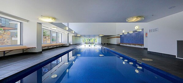 室內泳池