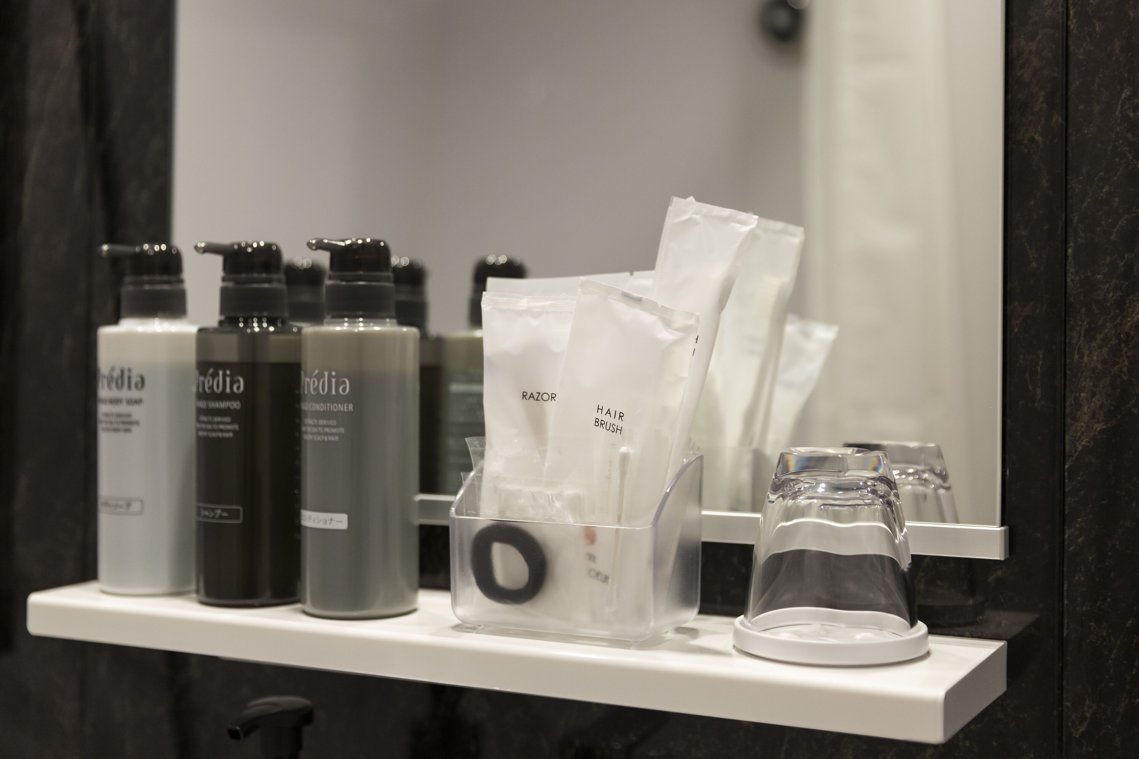 combined shower/bathtub, deep-soaking bathtub, free toiletries