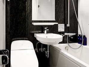 Combined shower/tub, deep soaking tub, eco-friendly toiletries - HOTEL GEOMETIQ Osaka Umeda, an Ascend Collection Hotel (Osaka)