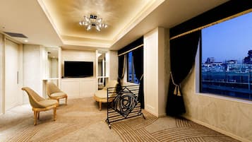 In-room safe, desk, blackout drapes, free WiFi