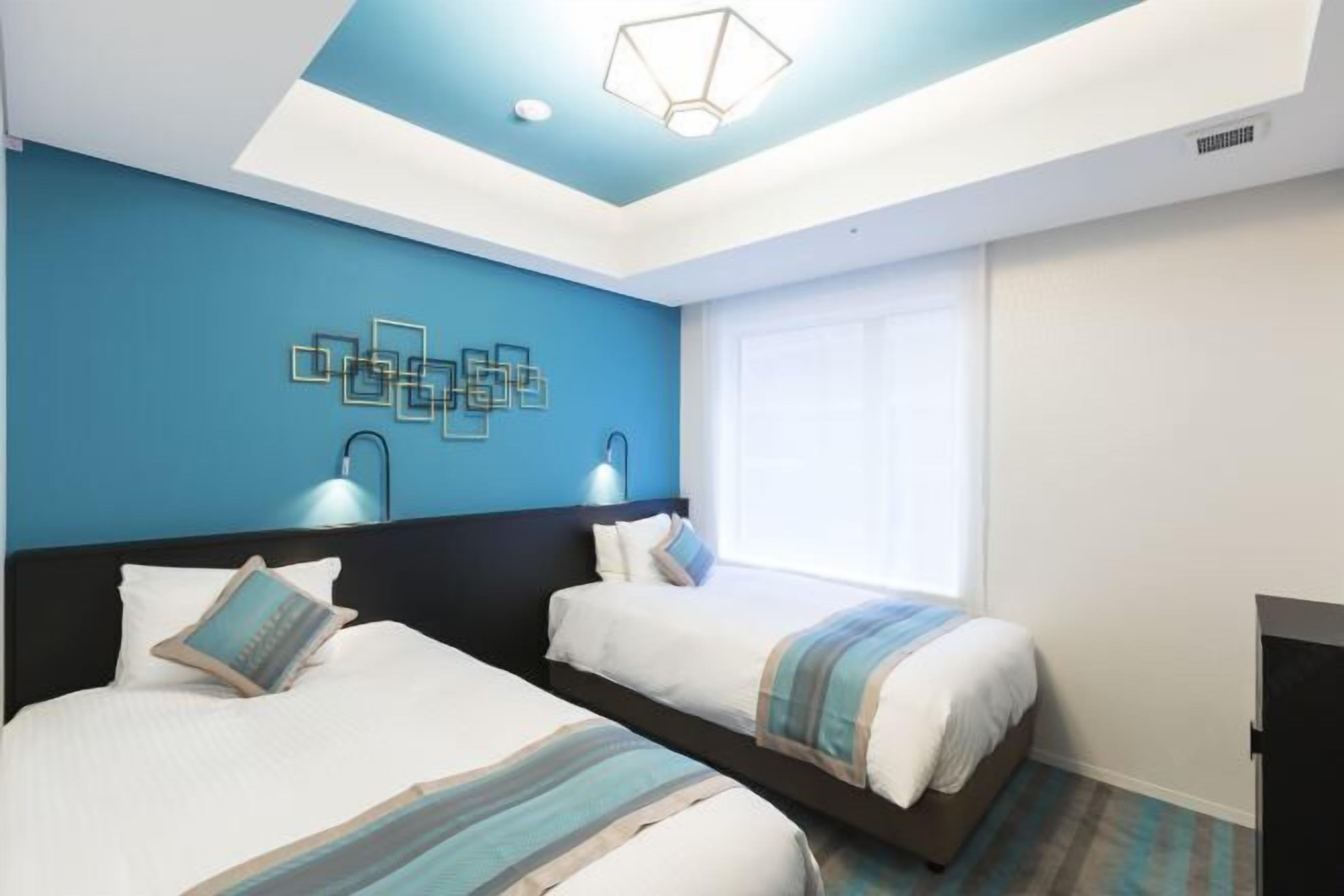 Down comforters, in-room safe, desk, free WiFi