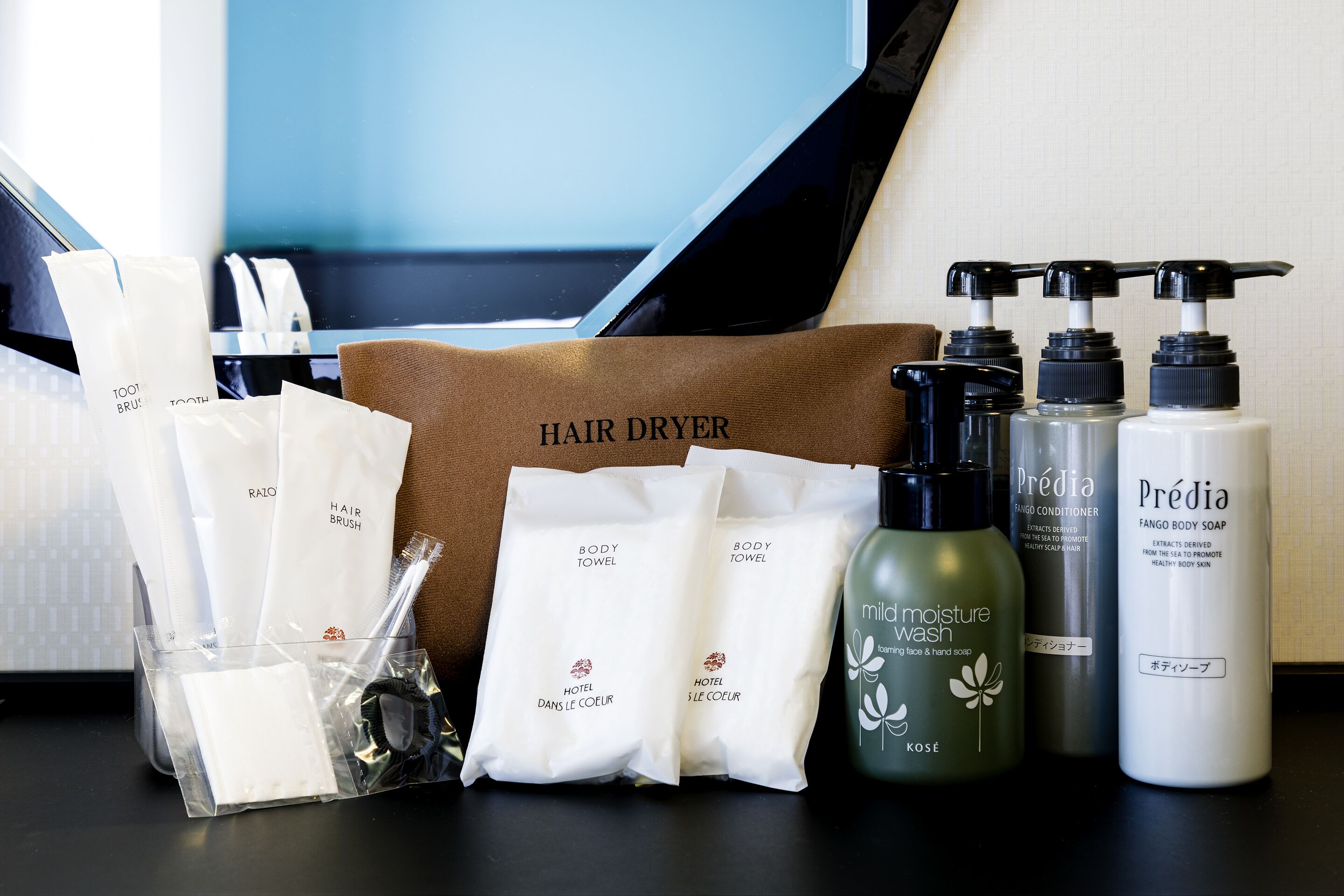 combined shower/bathtub, deep-soaking bathtub, free toiletries