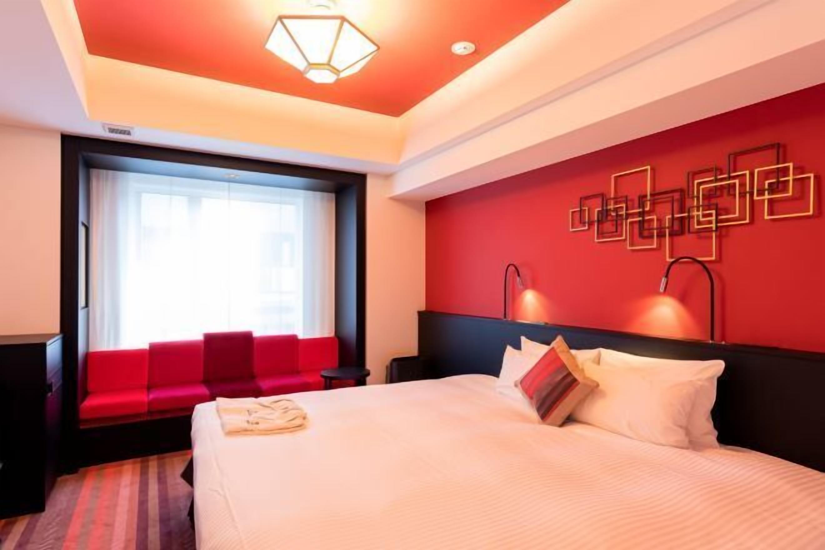 Down comforters, in-room safe, desk, free WiFi