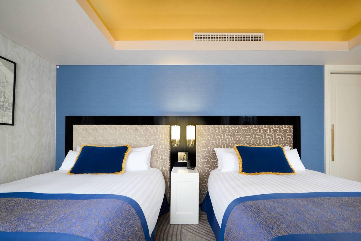 Suite junior, 2 camas dobles, no fumadores | Caja fuerte, escritorio, cortinas opacas y wifi gratis