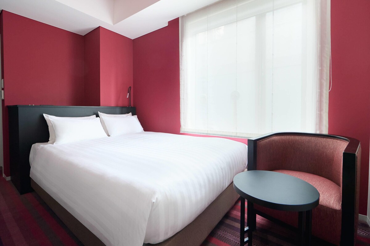 Deluxe Room, 1 Double Bed, Non Smoking | In-room safe, desk, blackout drapes, WiFi (free)