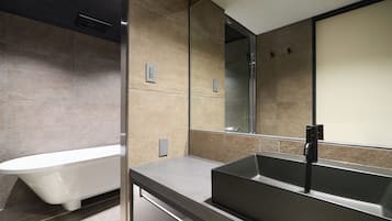 Executive Room, 2 Twin Beds, Non Smoking | Bathroom | Combined shower/tub, deep soaking tub, eco-friendly toiletries