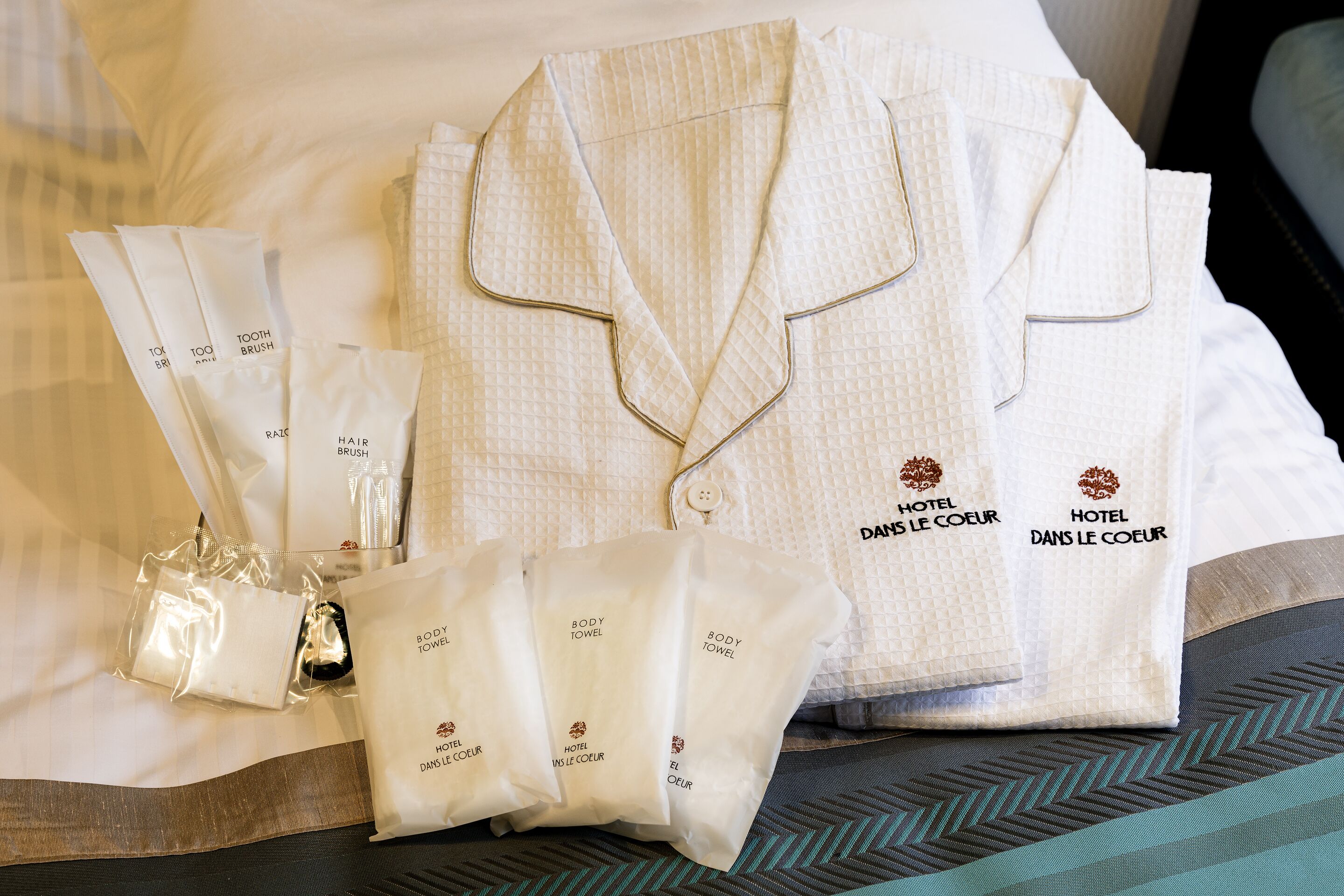 combined shower/bathtub, deep-soaking bathtub, free toiletries