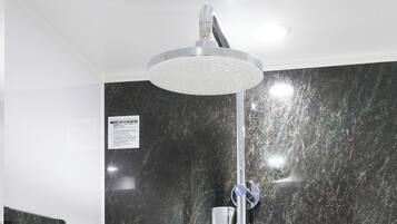 Executive Room, 2 Single Beds, Non Smoking | Bathroom shower