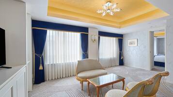 Junior Suite, 2 Double Beds, Non Smoking | In-room safe, desk, blackout curtains, free WiFi