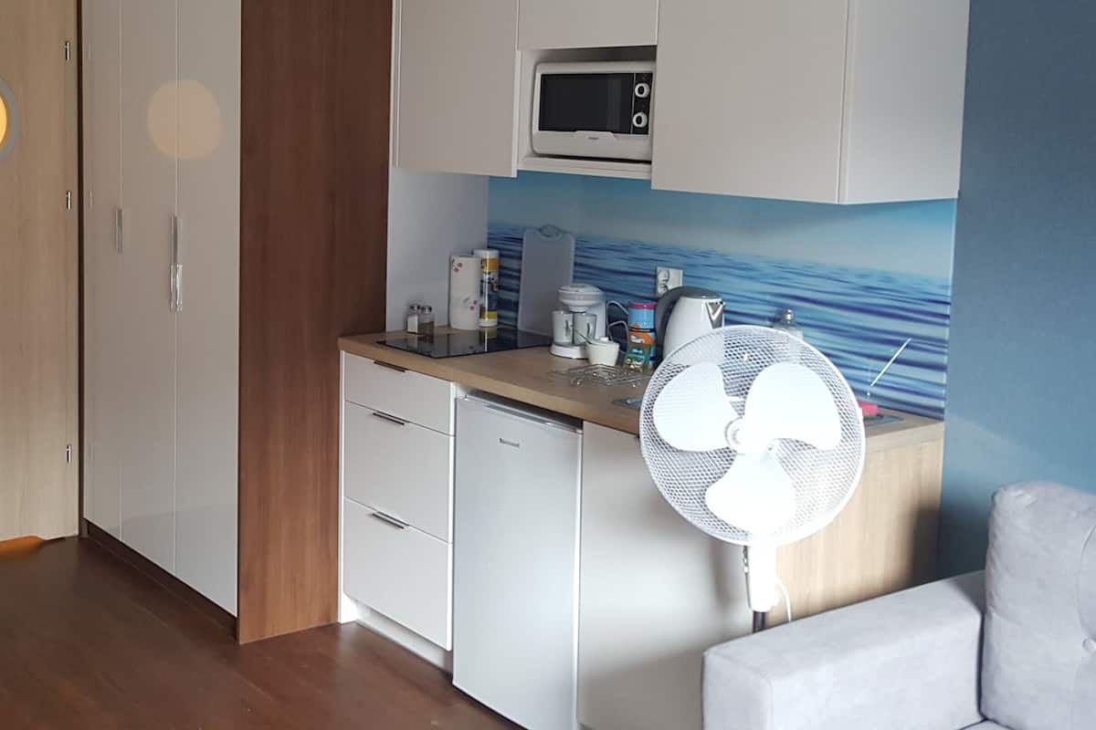 Apartamento (1A) | Cozinha privada | Geladeira, micro-ondas, fogão, cooktop