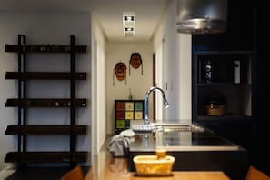 Fridge, microwave, stovetop, cookware/dishes/utensils - Blanc de Aewol (Jeju City)