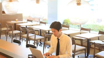 Lobby-lounge