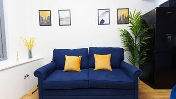 Standard Apartment, Private Bathroom (One Bedroom) | Lounge
