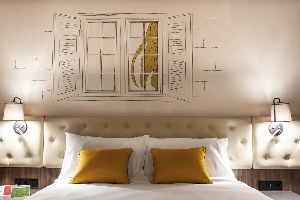 Standard Double Room, 1 Double Bed | Desk, soundproofing, iron/ironing board, free WiFi