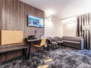 Family Room, Multiple Beds | Desk, soundproofing, iron/ironing board, free WiFi