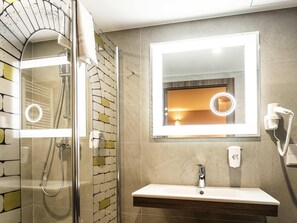 Kamar Standar, 2 Tempat Tidur Twin | Meja kerja, kedap suara, setrika/meja setrika, dan Wi-Fi gratis