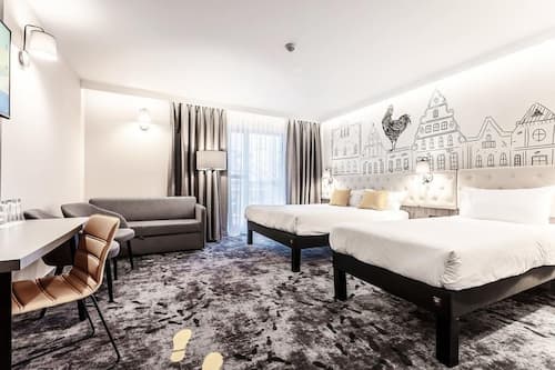 Habitación familiar, varias camas | Escritorio, insonorización, tabla de planchar con plancha y wifi gratis