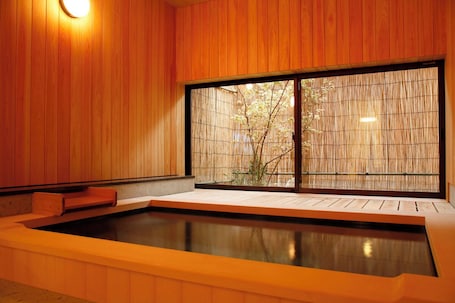 Hot springs. Hanamandara