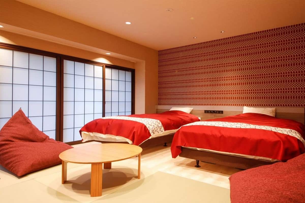 Down duvets, in-room safe, desk, free WiFi