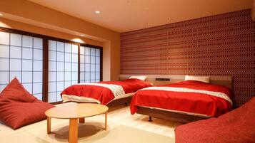 Down duvets, in-room safe, desk, free WiFi