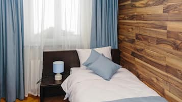 Schreibtisch, schallisolierte Zimmer, Bügeleisen/Bügelbrett