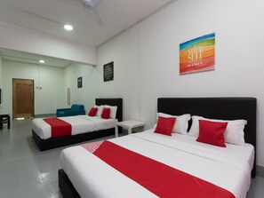 Premium Suite | Desk, free WiFi, bed sheets - OYO 43993 Madsuite (Kota Kinabalu)
