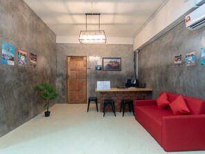 Reception - OYO 43993 Madsuite (Kota Kinabalu)