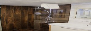 Shower, towels - Grand Boss Suit Hotel (Mersin)