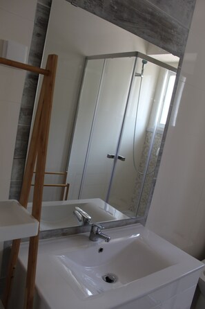 Apartment, 2 Bedrooms, River View (I) | Bathroom - Quiet Villa near River and Nature by Rental4all (Lisbon)