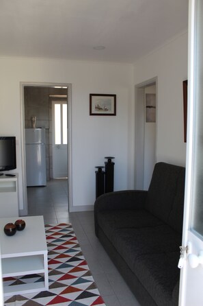 Apartment, 2 Bedrooms, River View (I) | Living area | Flat-screen TV