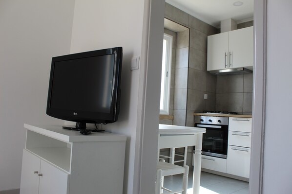 Appartement, 2 chambres, vue sur le fleuve (I) | Téléviseur