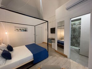Desk, soundproofing, free WiFi, bed sheets - Casa D'Angiò (Manfredonia)