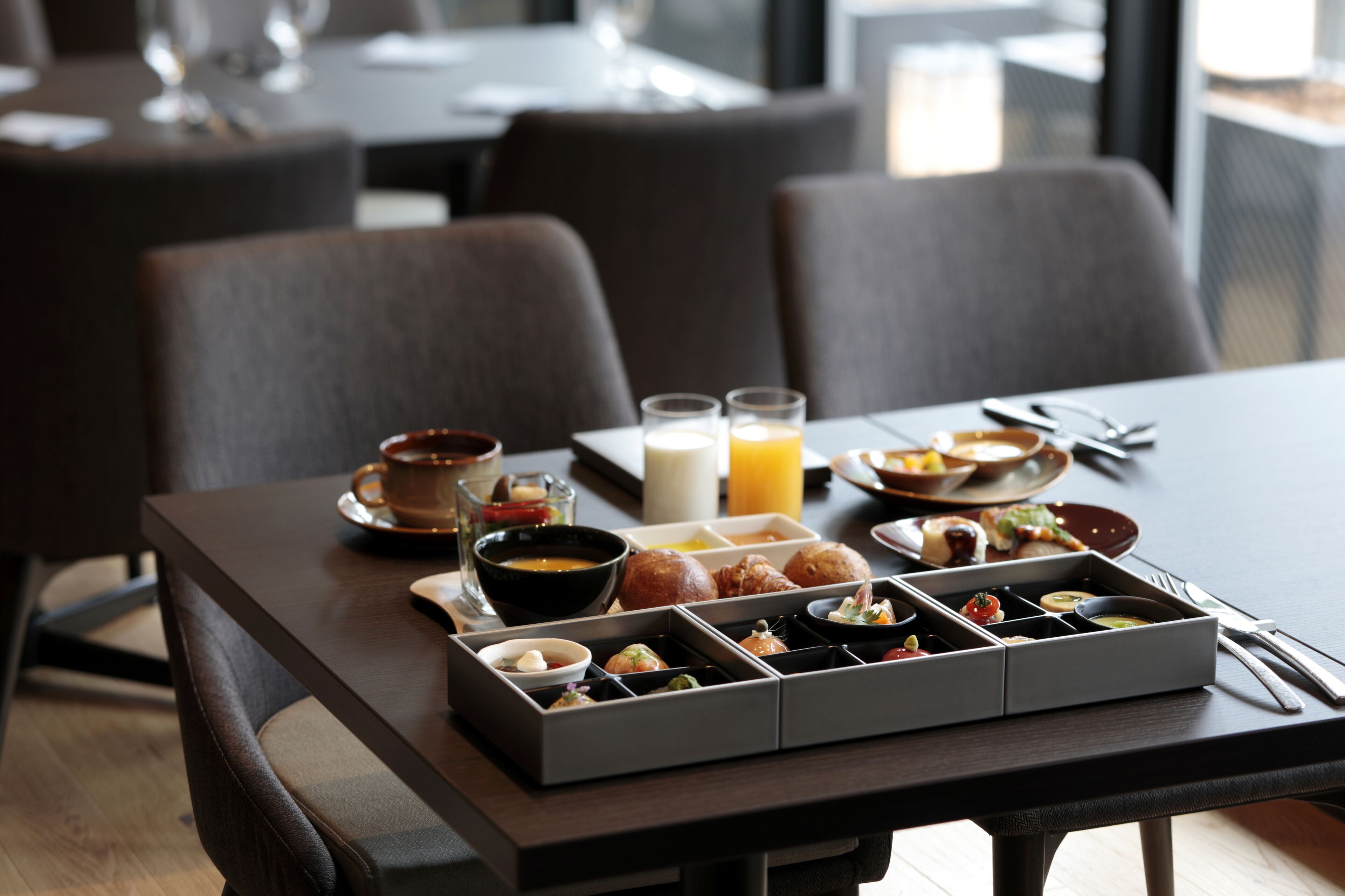 daily buffet breakfast (jpy 2800 per person)
