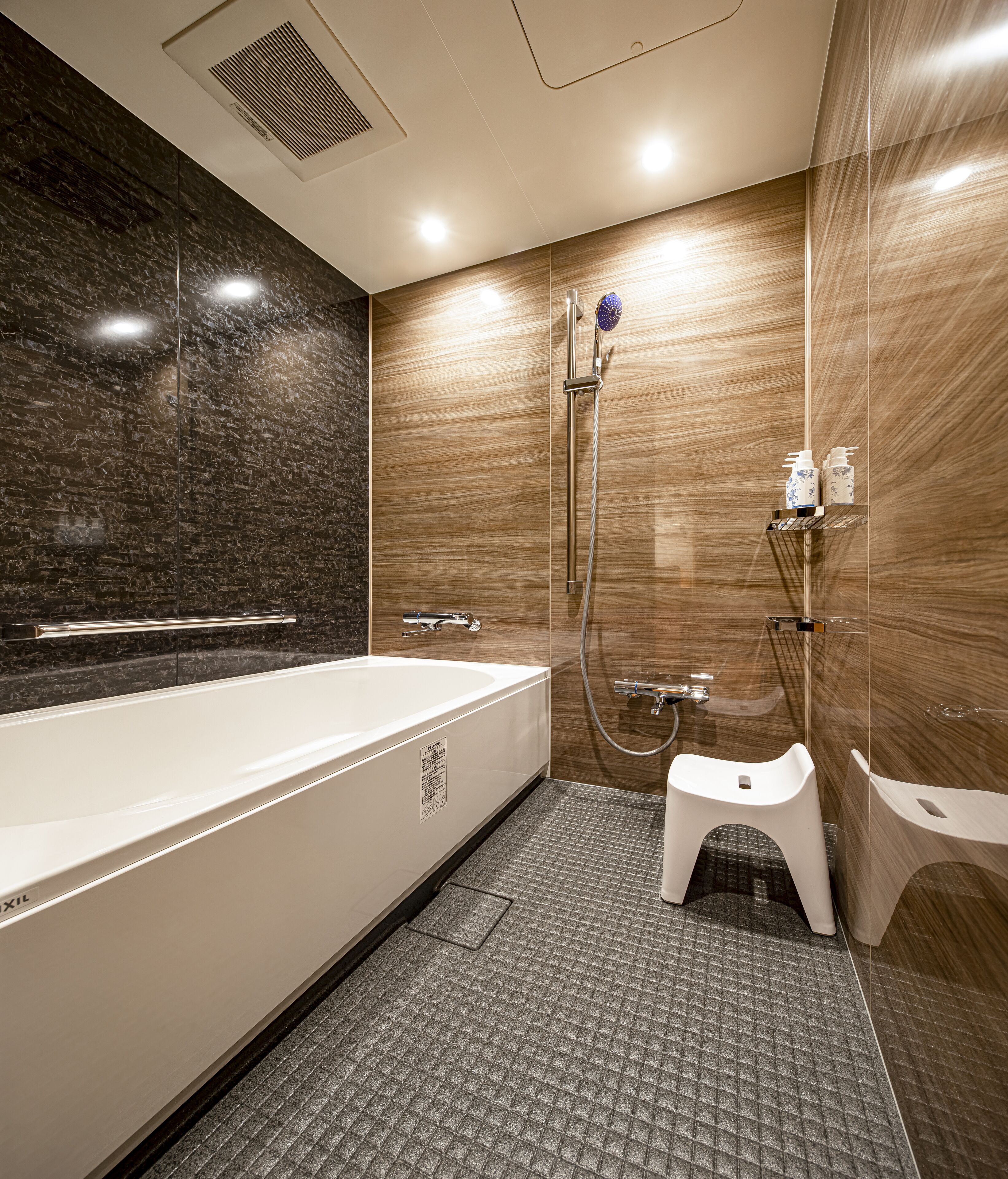 Basic Double Room | Bathroom