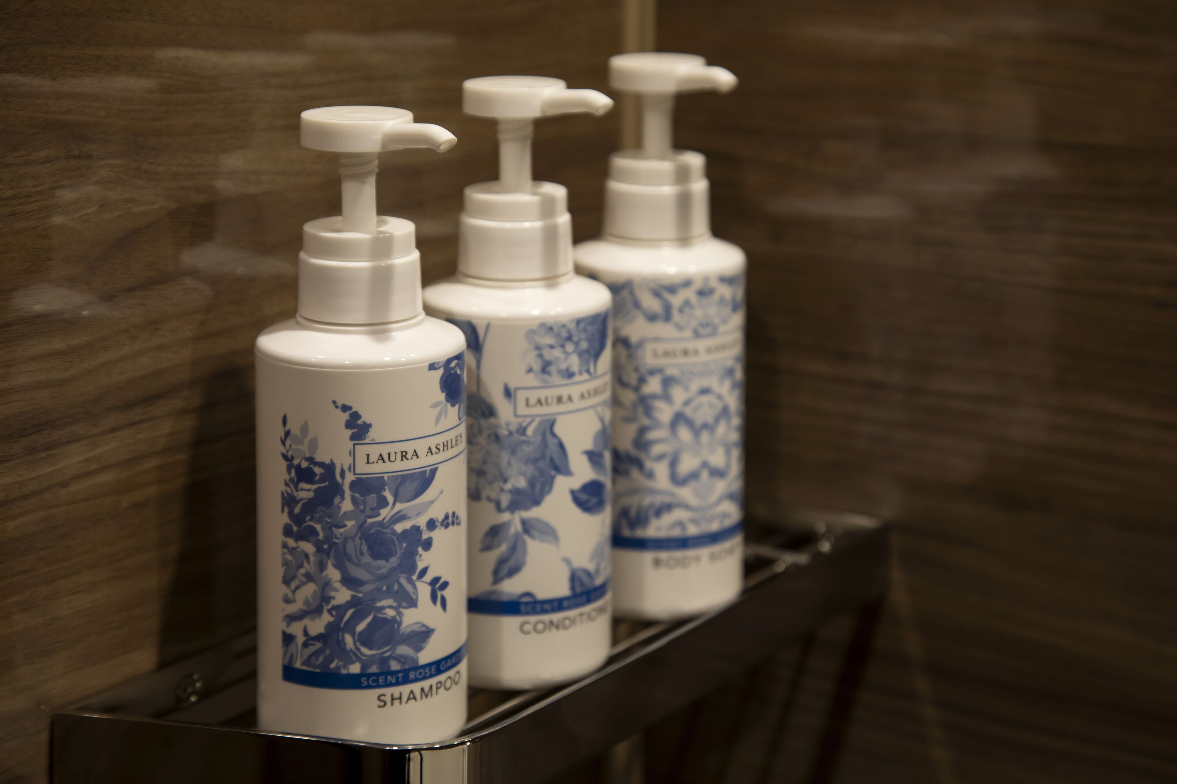 separate bathtub and shower, designer toiletries, hair dryer, slippers