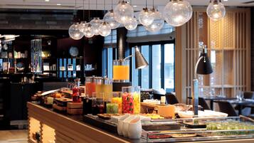 Daily buffet breakfast (JPY 2800 per person)