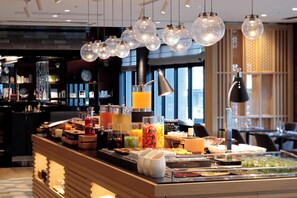 Desayuno buffet (JPY 2800 por persona)