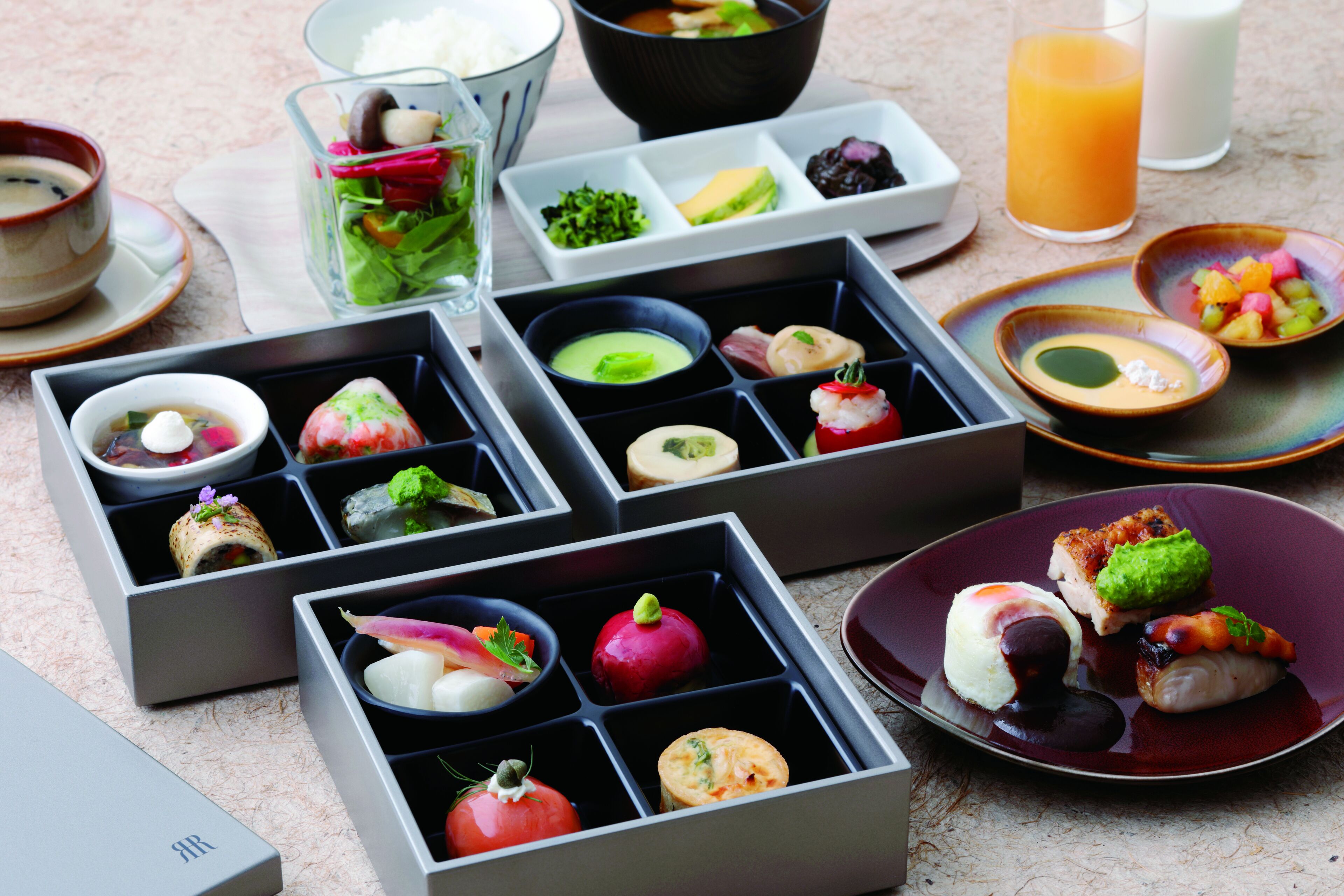 daily buffet breakfast (jpy 2800 per person)