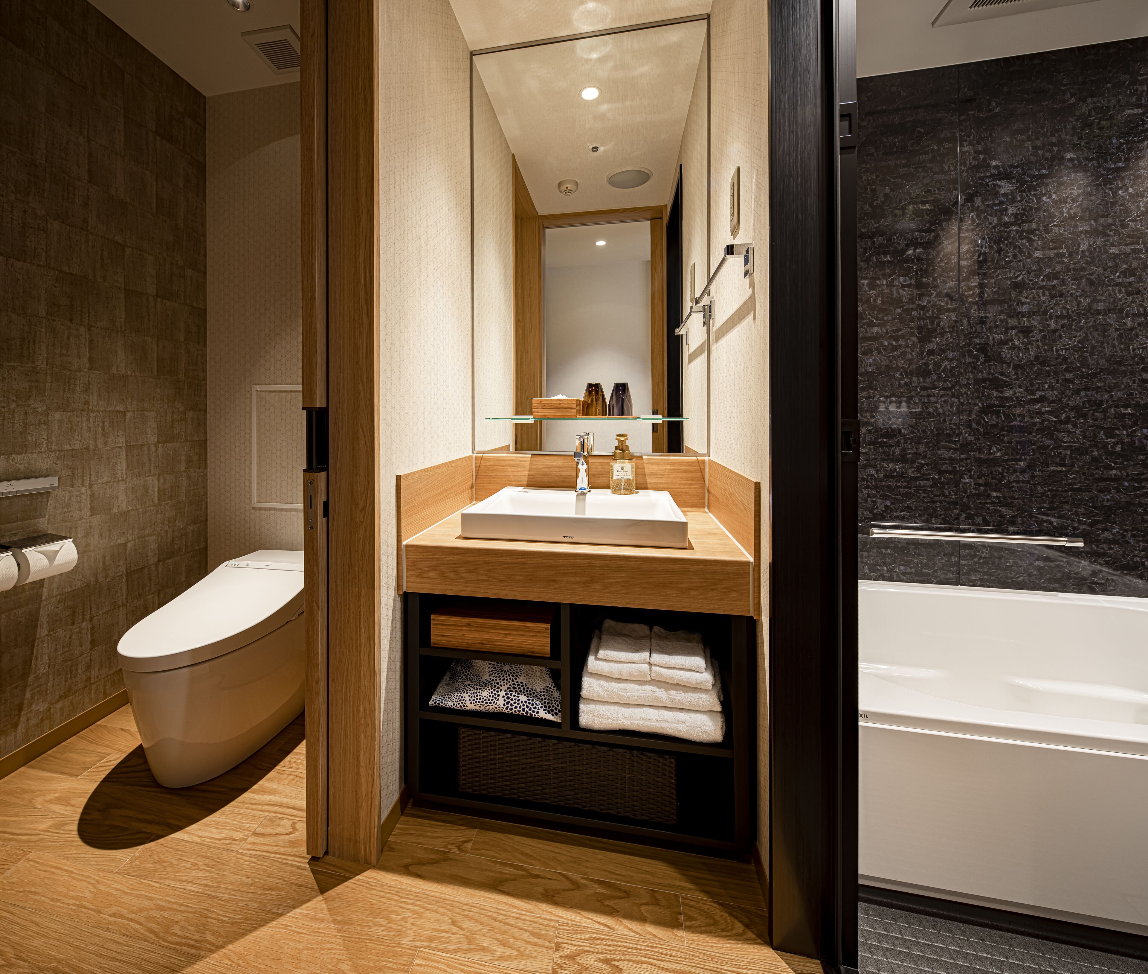 1 bedroom, premium bedding, pillow-top beds, in-room safe